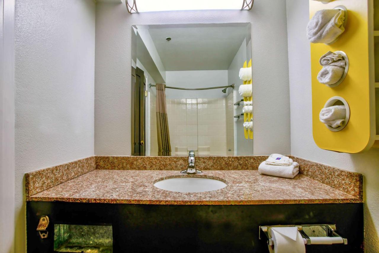 Motel 6-Hesperia, Ca - West Main Street I-15 מראה חיצוני תמונה
