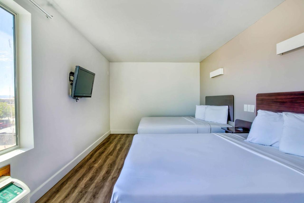 Motel 6-Hesperia, Ca - West Main Street I-15 מראה חיצוני תמונה