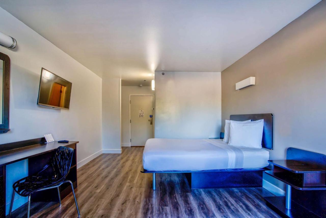 Motel 6-Hesperia, Ca - West Main Street I-15 מראה חיצוני תמונה