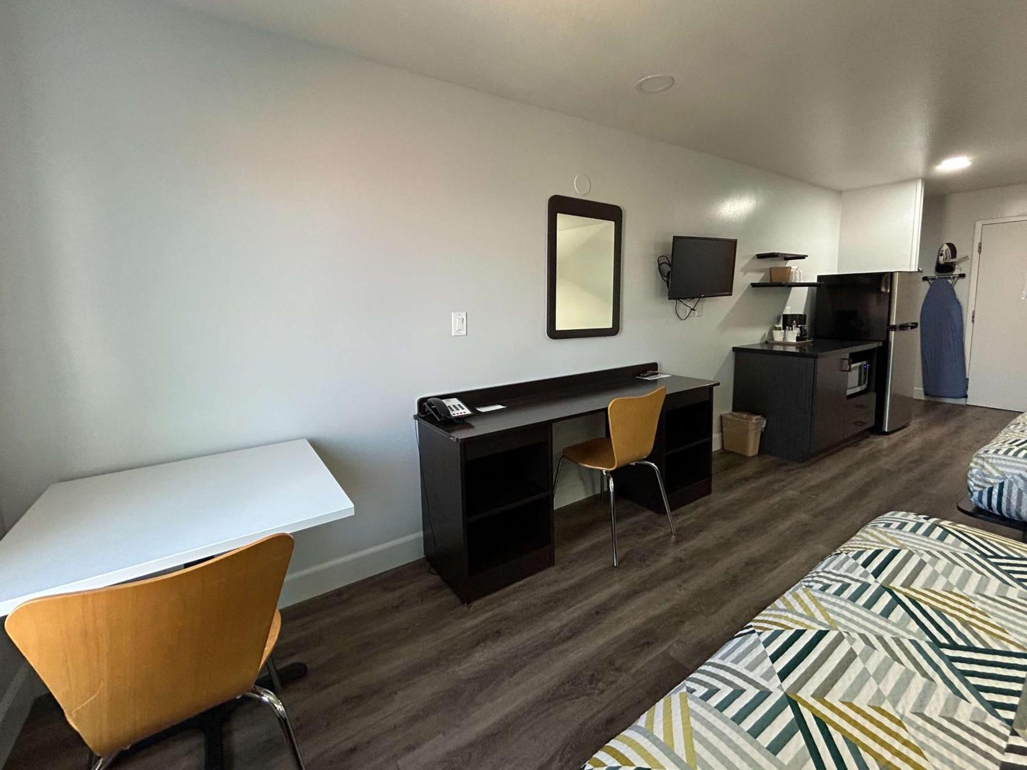 Motel 6-Hesperia, Ca - West Main Street I-15 מראה חיצוני תמונה