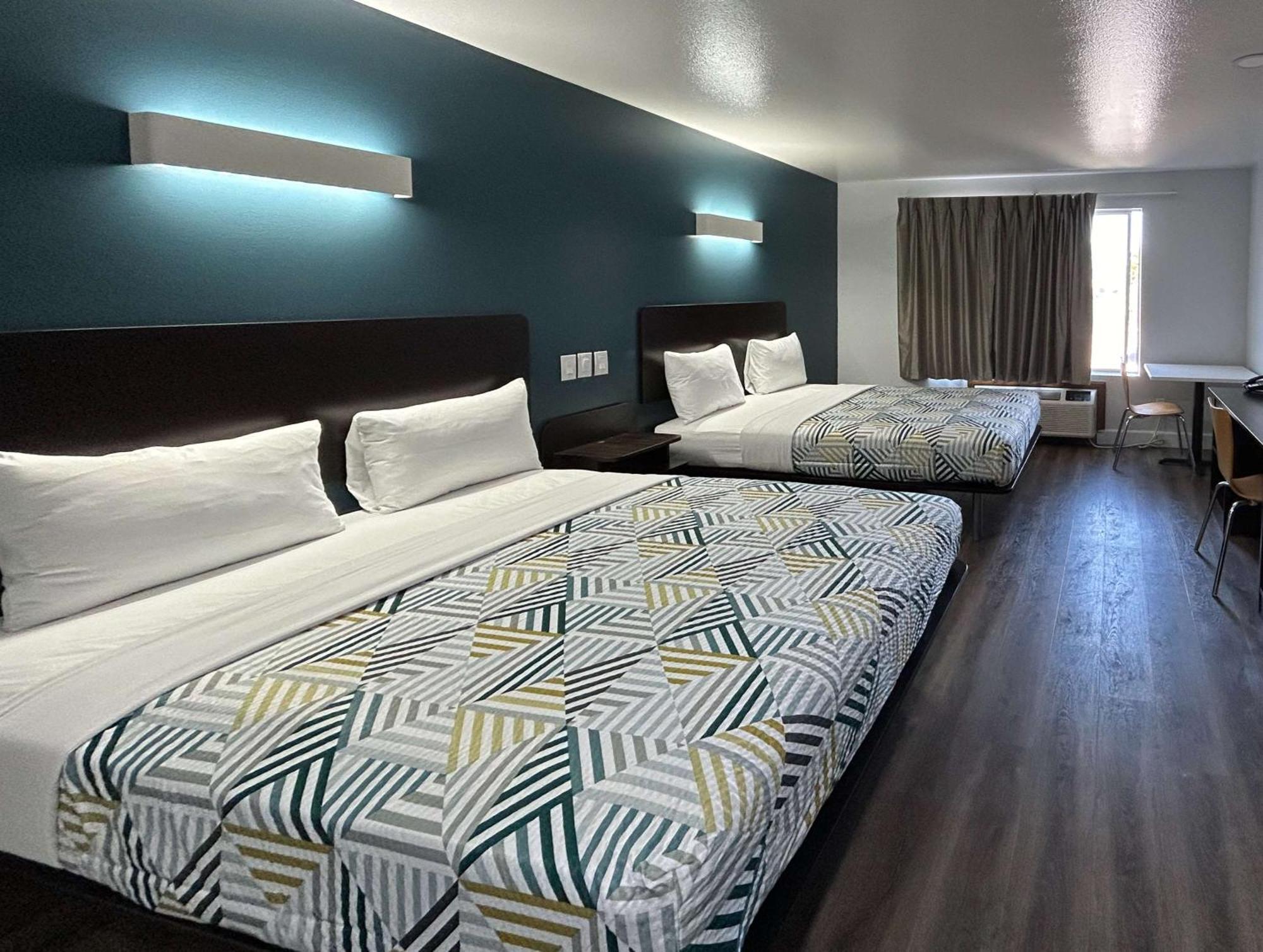 Motel 6-Hesperia, Ca - West Main Street I-15 מראה חיצוני תמונה