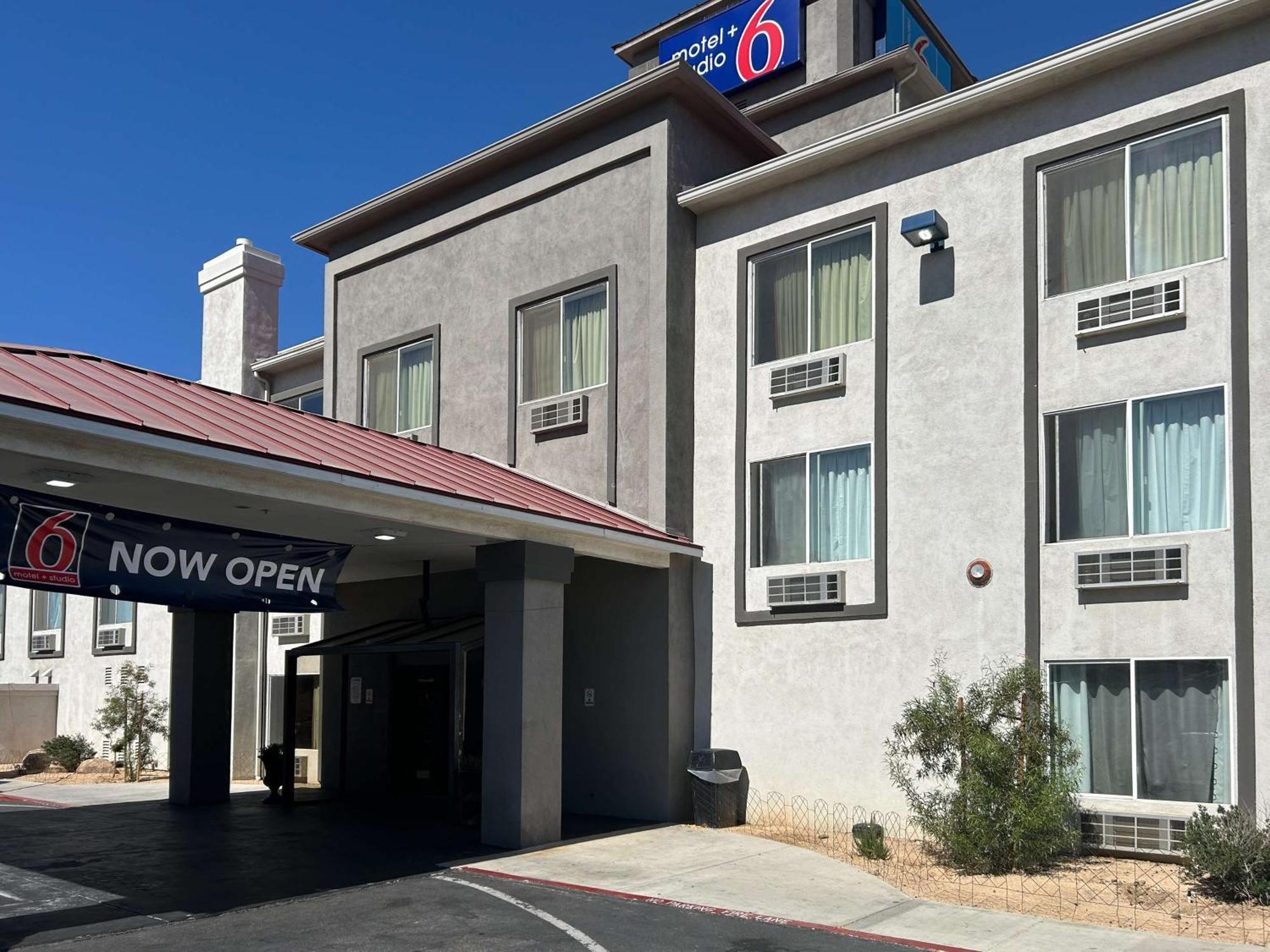 Motel 6-Hesperia, Ca - West Main Street I-15 מראה חיצוני תמונה