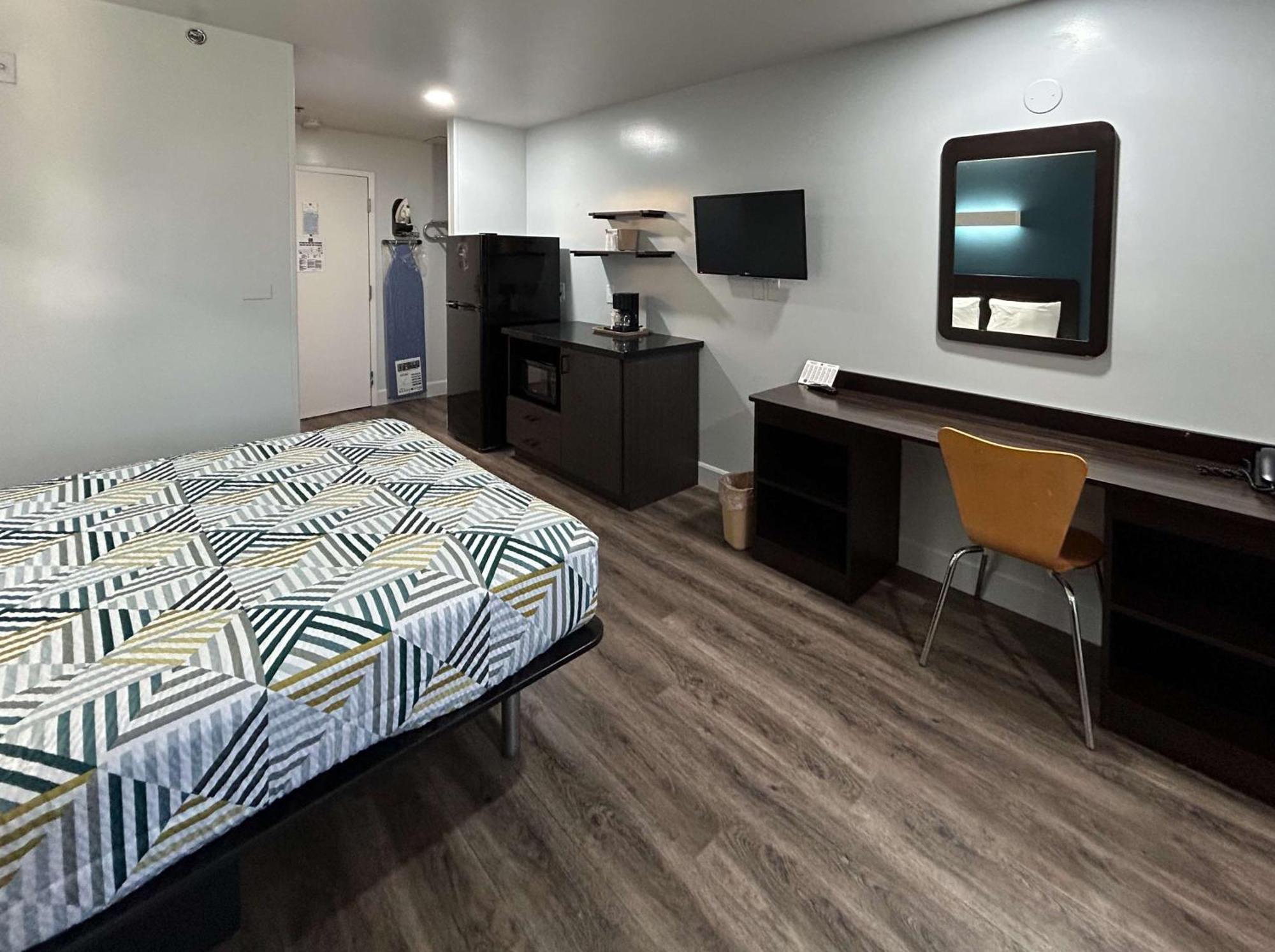 Motel 6-Hesperia, Ca - West Main Street I-15 מראה חיצוני תמונה
