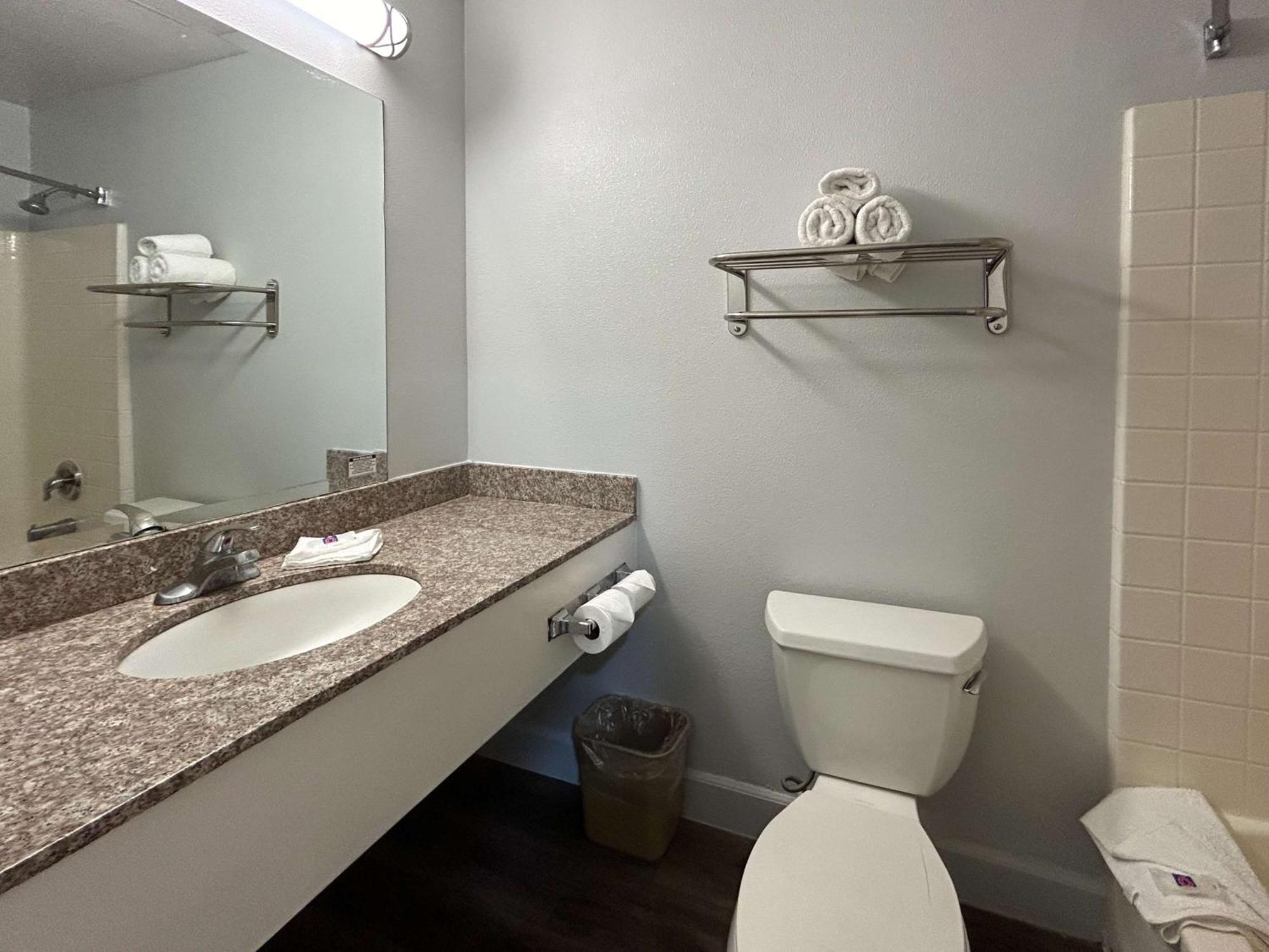 Motel 6-Hesperia, Ca - West Main Street I-15 מראה חיצוני תמונה