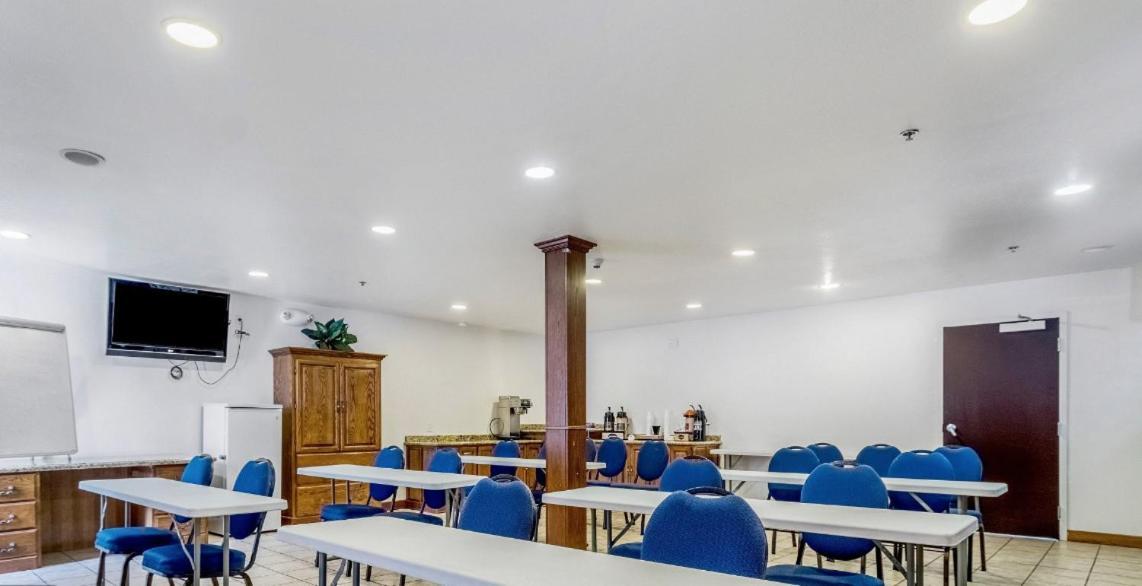 Motel 6-Hesperia, Ca - West Main Street I-15 מראה חיצוני תמונה