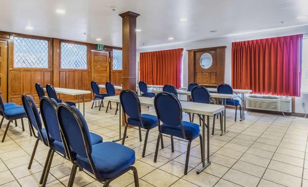 Motel 6-Hesperia, Ca - West Main Street I-15 מראה חיצוני תמונה