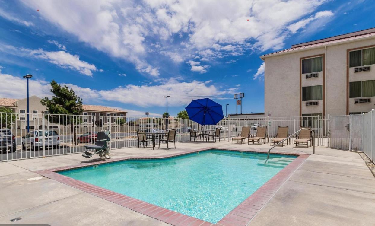 Motel 6-Hesperia, Ca - West Main Street I-15 מראה חיצוני תמונה