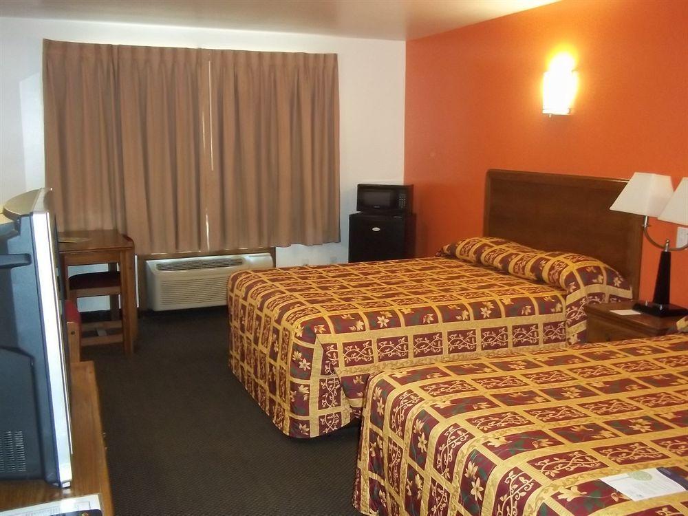 Motel 6-Hesperia, Ca - West Main Street I-15 מראה חיצוני תמונה