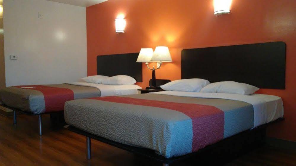 Motel 6-Hesperia, Ca - West Main Street I-15 מראה חיצוני תמונה
